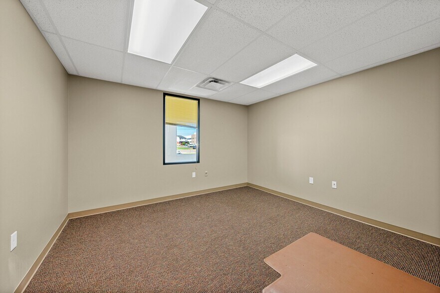 More Photos Of 1004 Glenview Dr, Glasgow Medical For Sale