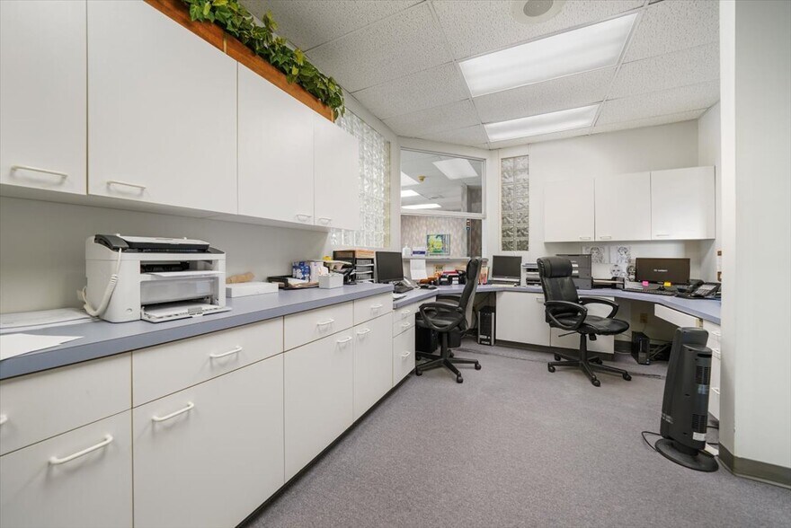 More Photos Of 468 Gidney Ave, Newburgh Medical For Sale