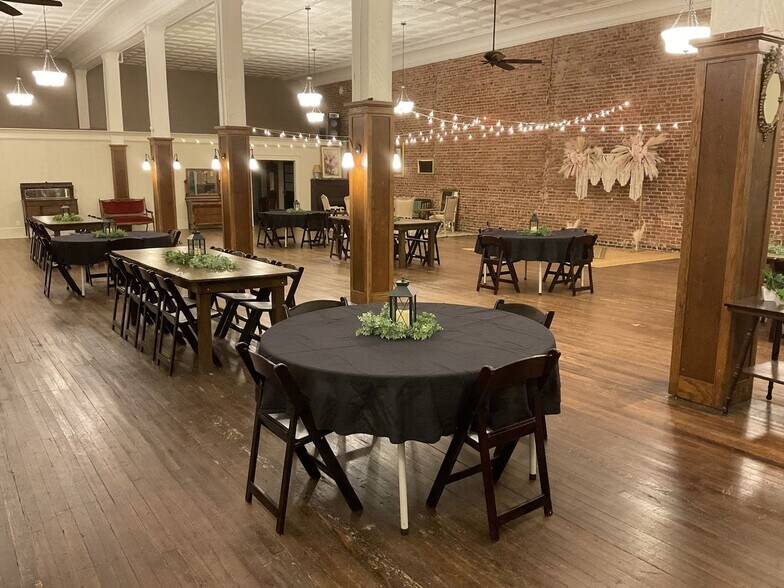 More Photos Of 206 Gay St, Erwin Storefront Retail Residential For Sale
