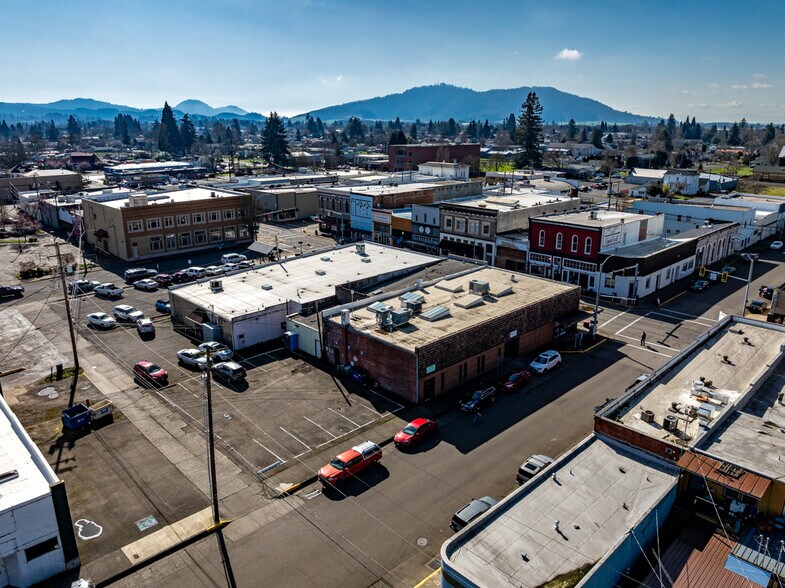 More Photos Of 707 S Main St, Lebanon Office For Sale