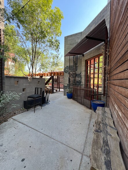 More Photos Of 4935 N Mesa St, El Paso Restaurant For Lease