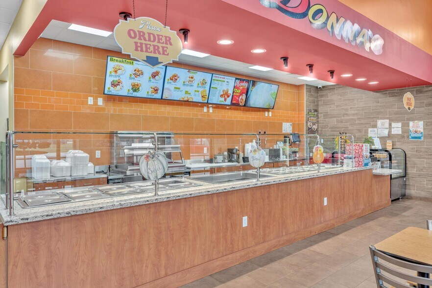 More Photos Of 2010 NW 6th St, Fort Lauderdale Fast Food For Lease