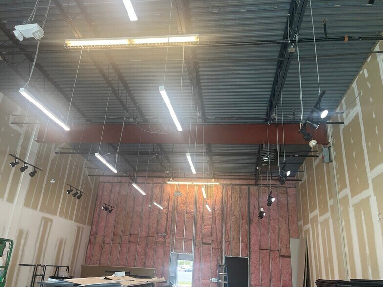 More Photos Of 5615 Wellington Rd, Gainesville Flex For Lease