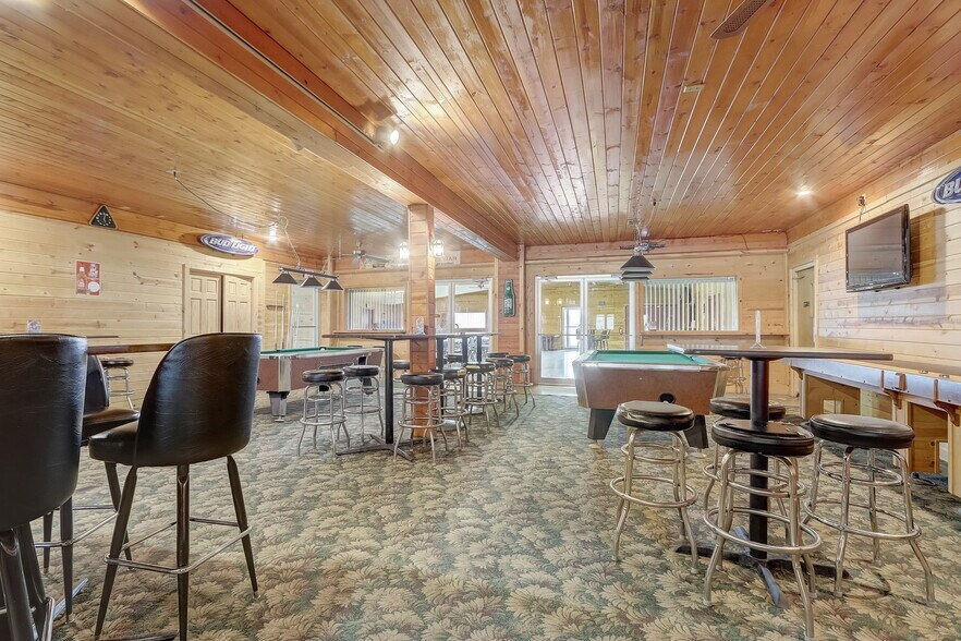 More Photos Of 711 W Racine St, Jefferson Restaurant For Sale