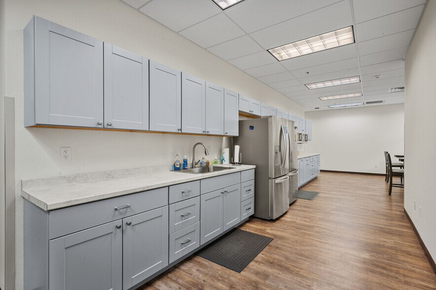 More Photos Of 3207 Lakeside Vlg, Prescott Office For Sale