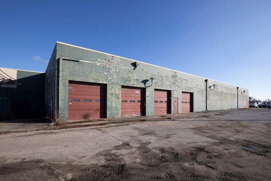 More Photos Of 2000 N Commercial St, Harrisonville General Retail For Sale