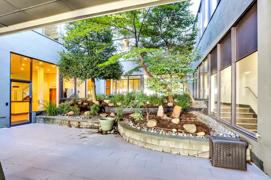 More Photos Of 145 W 15th St, North Vancouver Medical For Sale