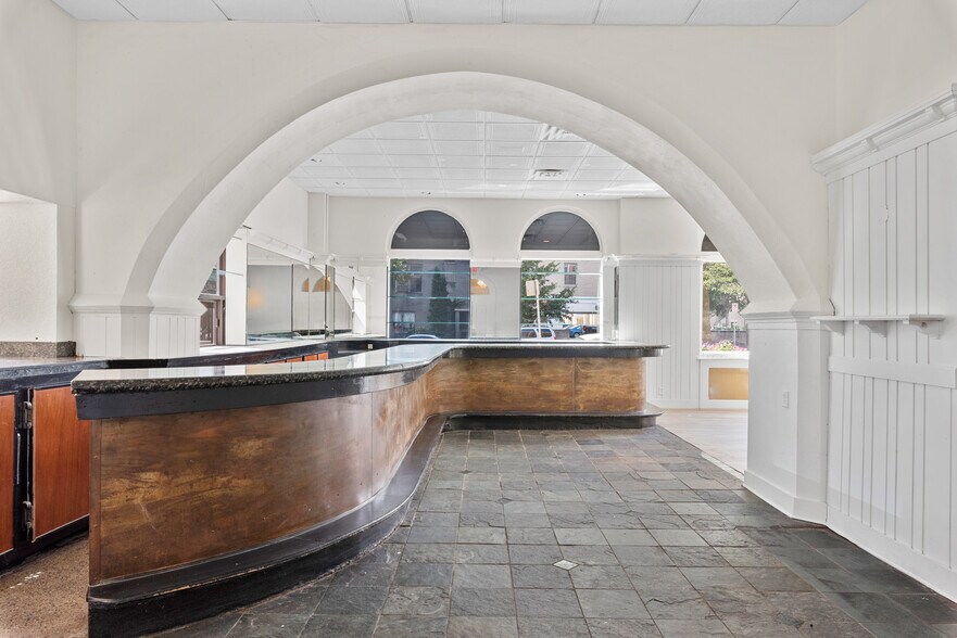 More Photos Of 1028 E Juneau Ave, Milwaukee Hotel For Lease