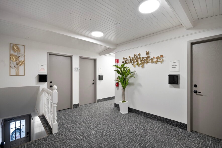 More Photos Of 4740 N 42nd Ave, Golden Valley Freestanding For Lease