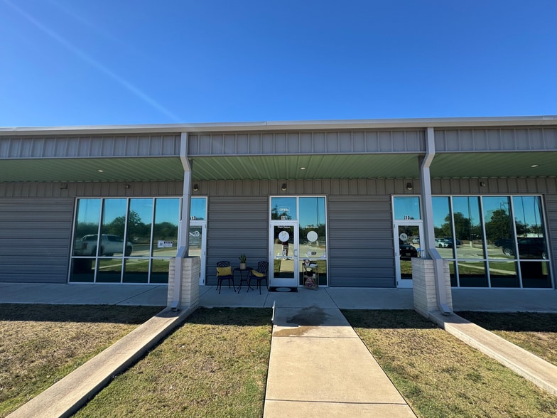 More Photos Of 10222 Pecan Park Blvd, Austin Storefront Retail Office For Lease