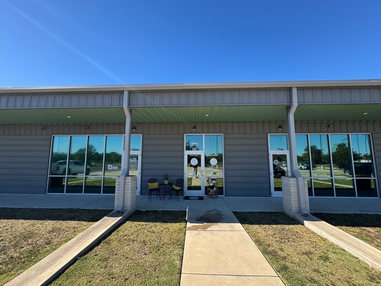 More Photos Of 10222 Pecan Park Blvd, Austin Storefront Retail Office For Lease