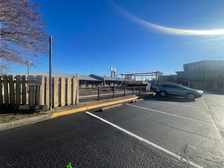 More Photos Of 2848 Bragg Blvd, Fayetteville Hotel For Sale