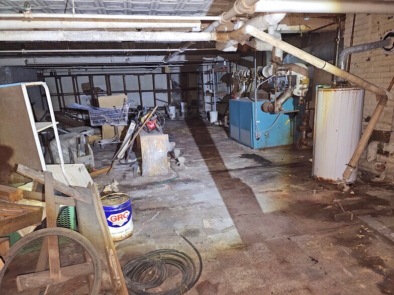 More Photos Of 2000-2014 Salisbury St, Saint Louis General Retail For Sale