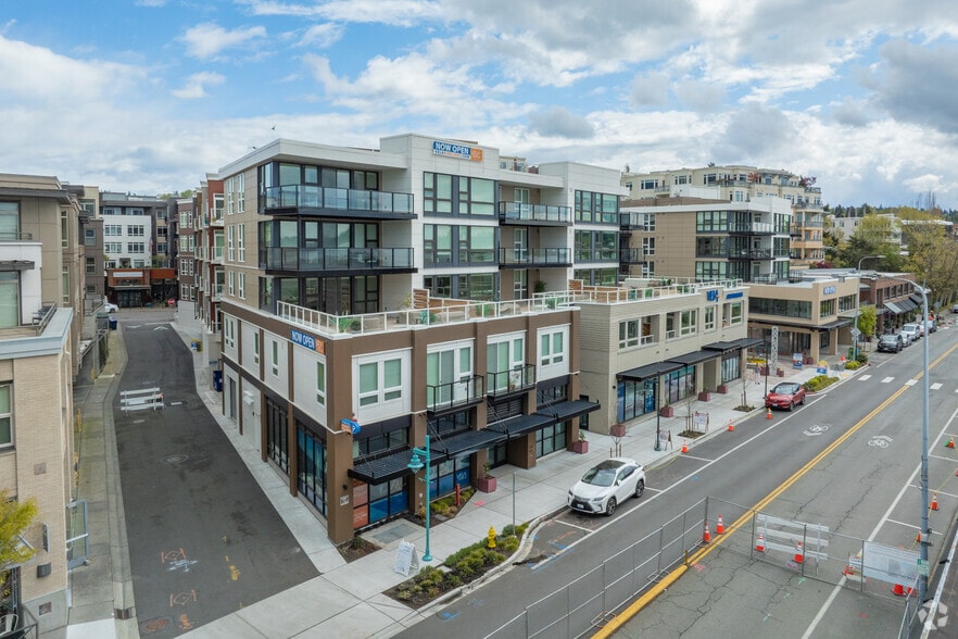 Primary Photo Of 136-150 Lake St S, Kirkland Unknown For Lease