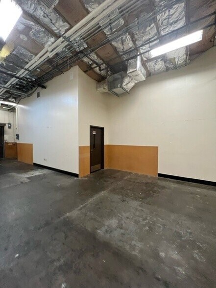 More Photos Of 301 Makaala St, Hilo Drugstore For Lease