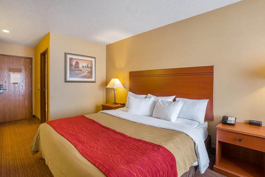 More Photos Of 3815 S Lincoln Ave, York Hotel For Sale