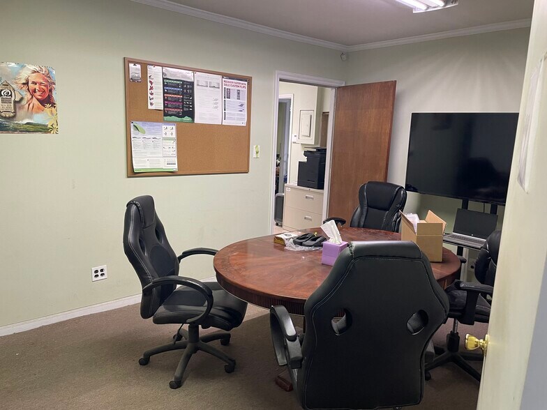More Photos Of 1947 Bancroft St, Charlotte Warehouse For Lease