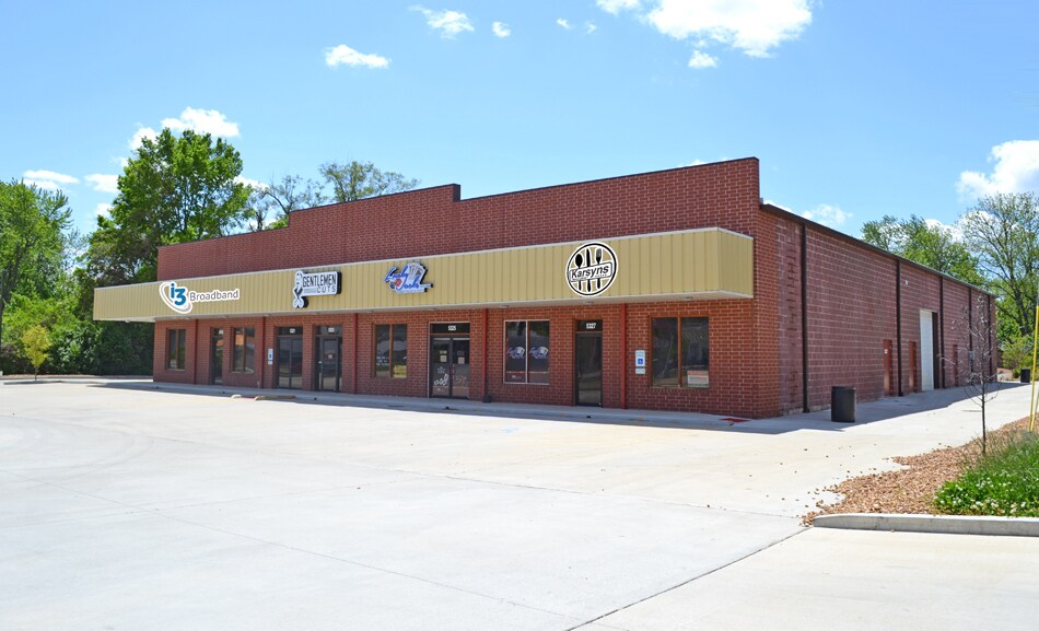 More Photos Of 5317-5327 N Illinois St, Fairview Heights General Retail For Lease