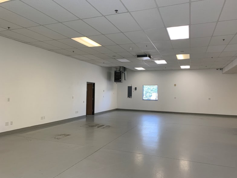 More Photos Of 7505 E Harvard Ave, Denver Flex For Sale