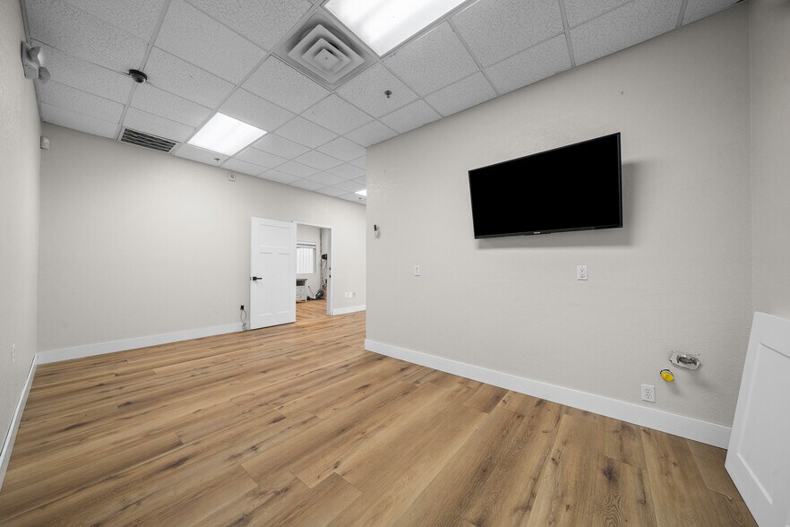 More Photos Of 1056 NE 16th St, Ocala Industrial For Lease