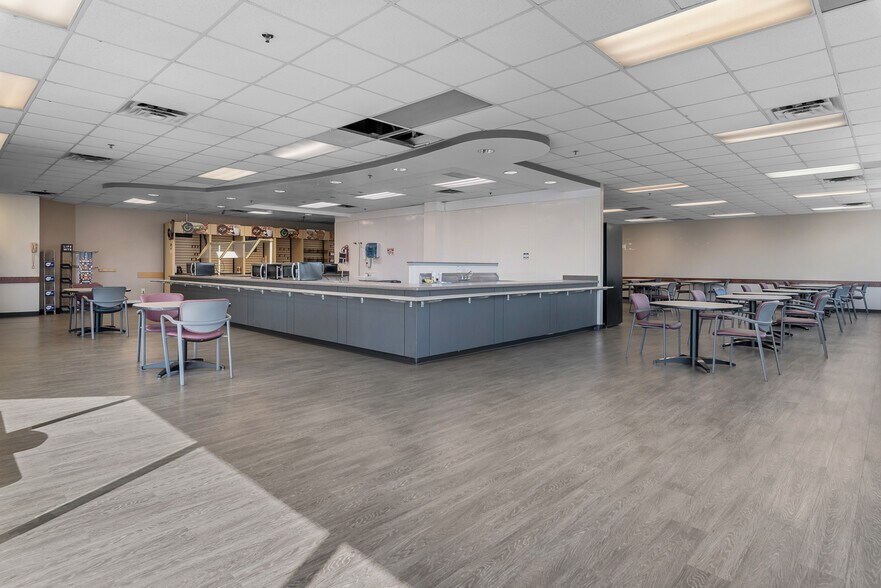 More Photos Of 860 W LeVoy Dr, Taylorsville Office For Lease