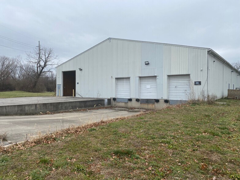 Primary Photo Of 4193 N Englewood Dr, Indianapolis Warehouse For Sale