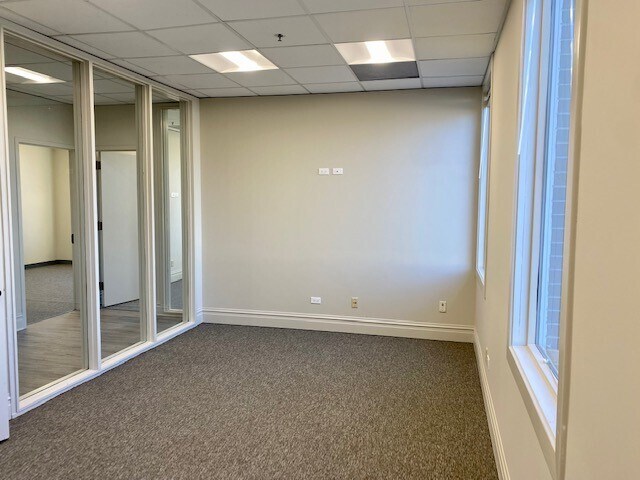 More Photos Of 105 E 1st St, Hinsdale Medical For Lease