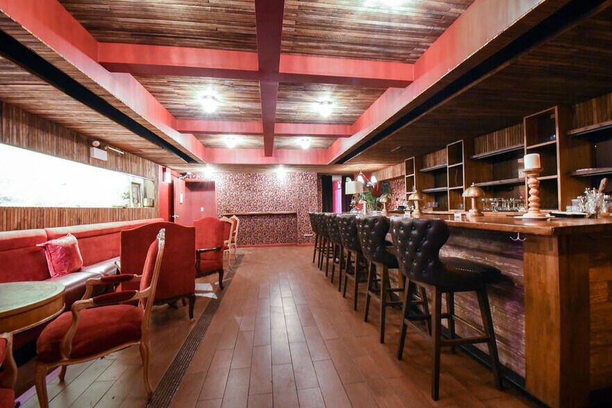 More Photos Of 2456 N California Ave, Chicago Storefront Retail Residential For Lease