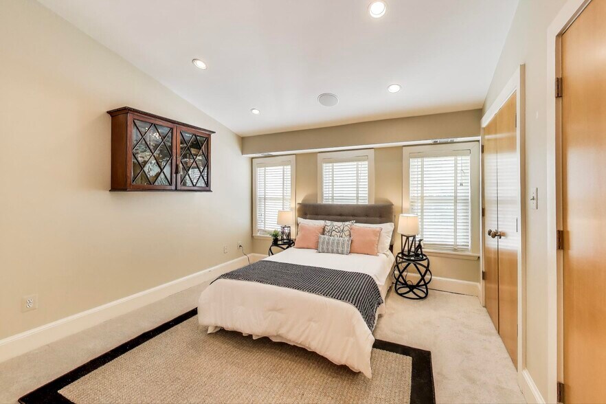 More Photos Of 1324 10th St NW, Washington Apartments For Sale