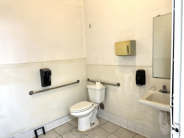 More Photos Of 1941 Atlantic Ave, Long Beach Convenience Store For Sale