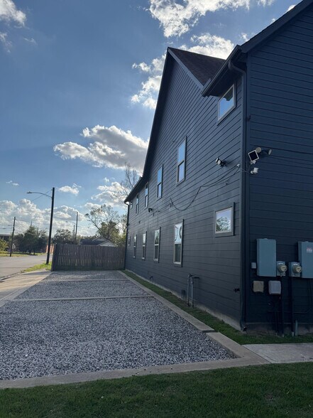 More Photos Of 3424-3426 Tuam St, Houston Apartments For Sale