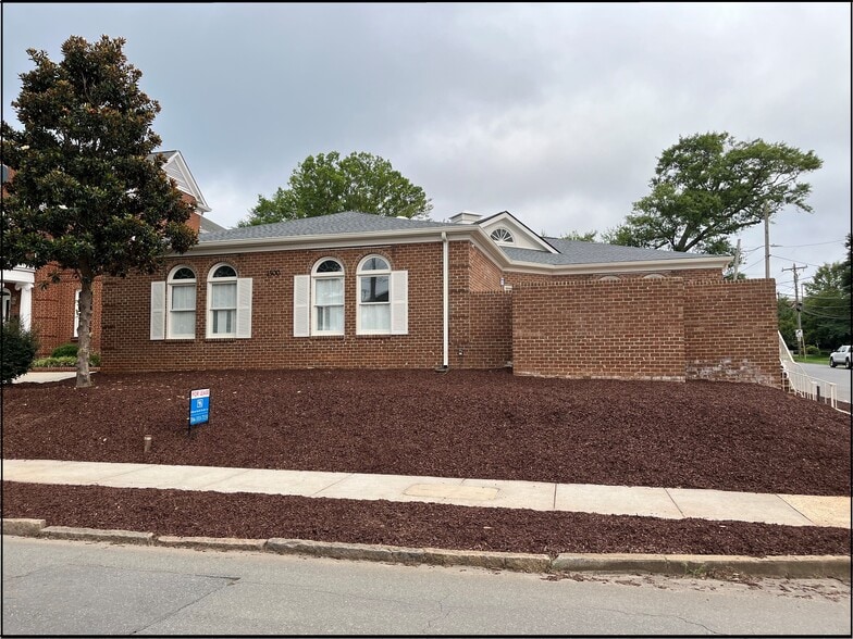 More Photos Of 1500 E 4th, Charlotte Office For Lease