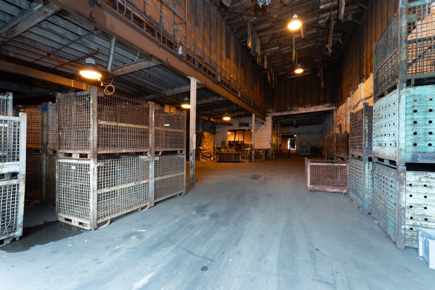 More Photos Of 1315 W 18th St, Anderson Warehouse For Lease