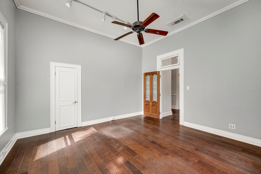 More Photos Of 1309 E 7th St, Austin Office Residential For Sale