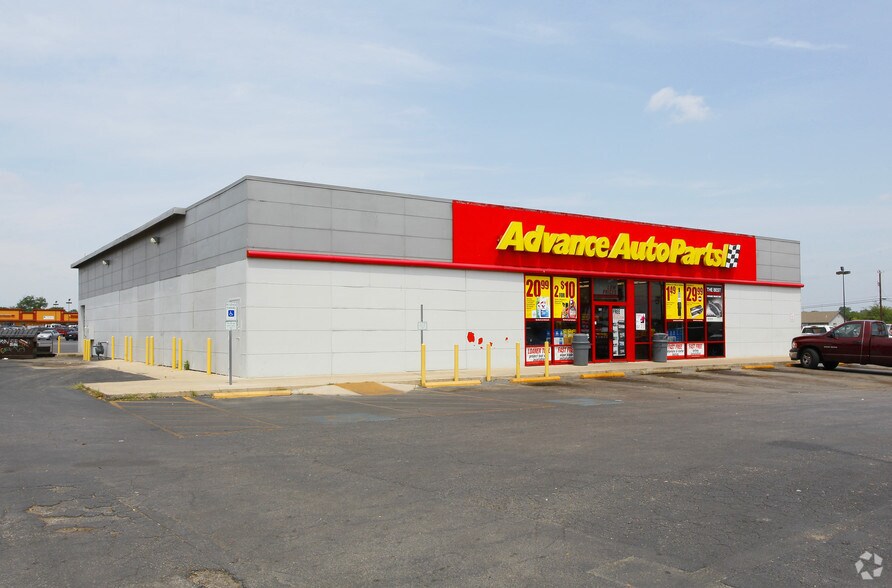 Primary Photo Of 131 N General McMullen Dr, San Antonio Freestanding For Lease