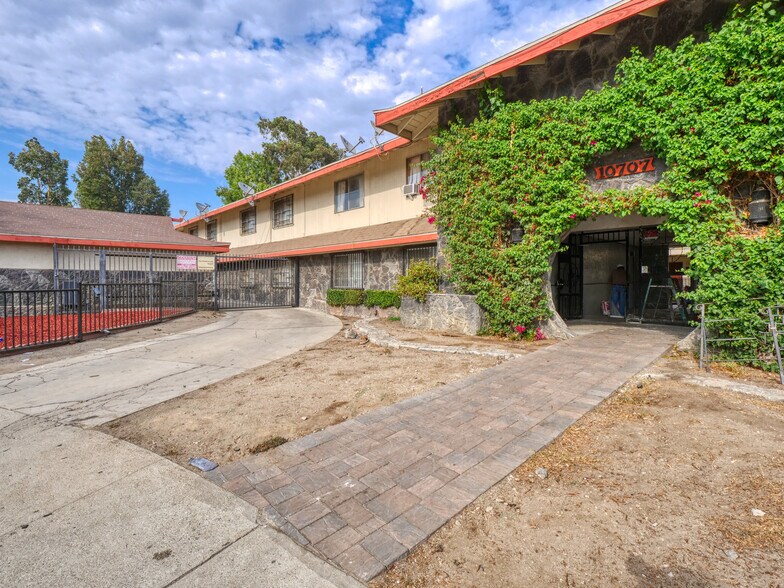 More Photos Of 10707 New Haven St, Sun Valley Apartments For Sale