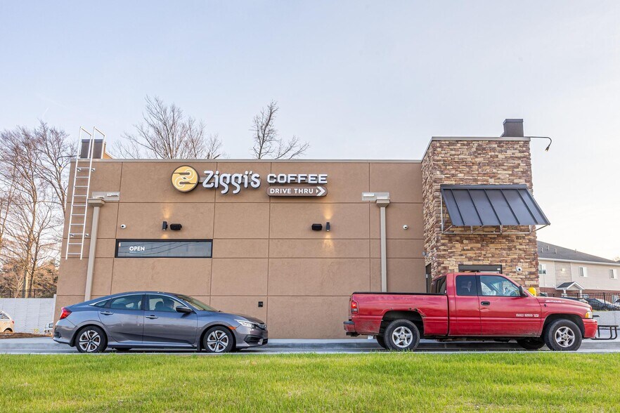 More Photos Of 1311 3rd Ave, Jasper General Retail For Sale