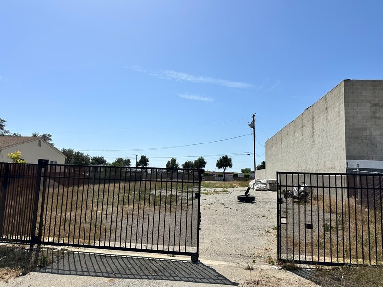 Primary Photo Of 10440 Fremontia Ave, Fontana Land For Sale
