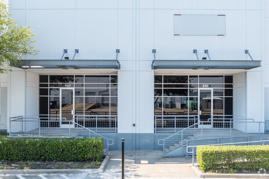 More Photos Of 3650 W Miller Rd, Garland Unknown For Lease