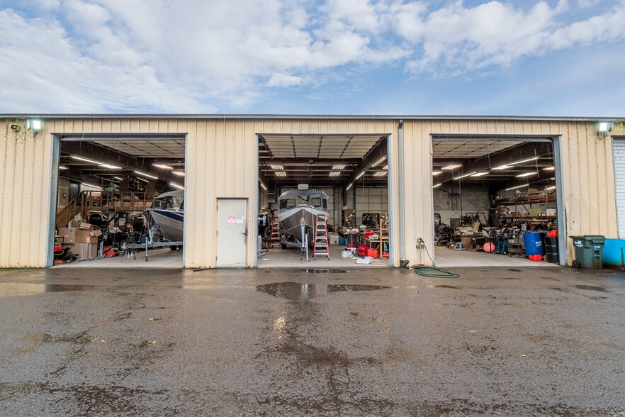 More Photos Of 1700 Highway 99 N, Eugene General Retail For Sale
