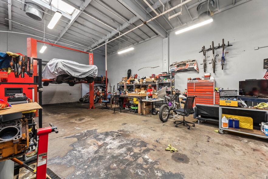 More Photos Of 400 W Alondra Blvd, Gardena Warehouse For Sale