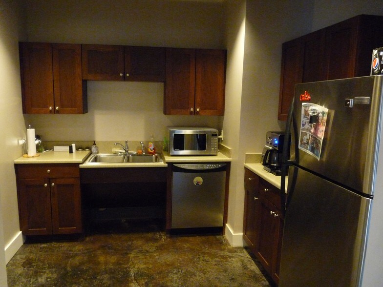 More Photos Of 607 Pendleton St, Greenville Office For Lease