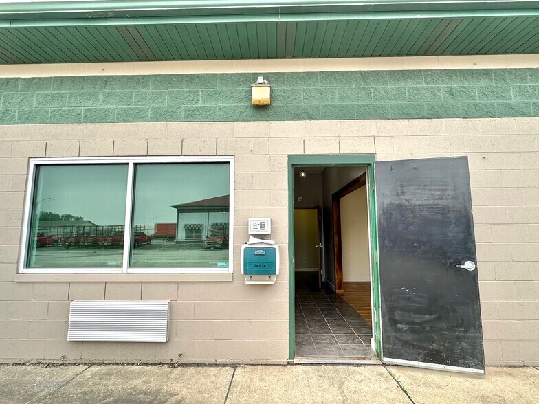 More Photos Of 769-771 N Madison St, Crown Point Service For Lease