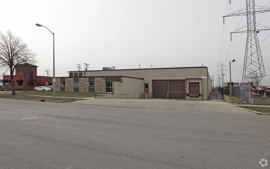 More Photos Of 11133 W Rogers St, Milwaukee Manufacturing For Lease
