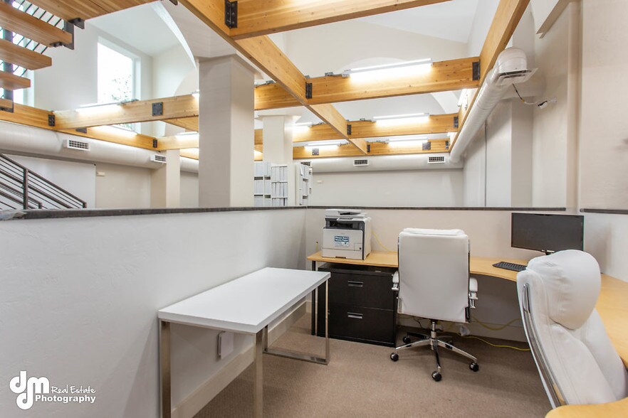 More Photos Of 8801-8811 Toloff St, Anchorage Office For Sale