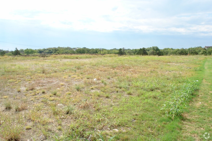 More Photos Of 106 I-20, Weatherford Land For Lease
