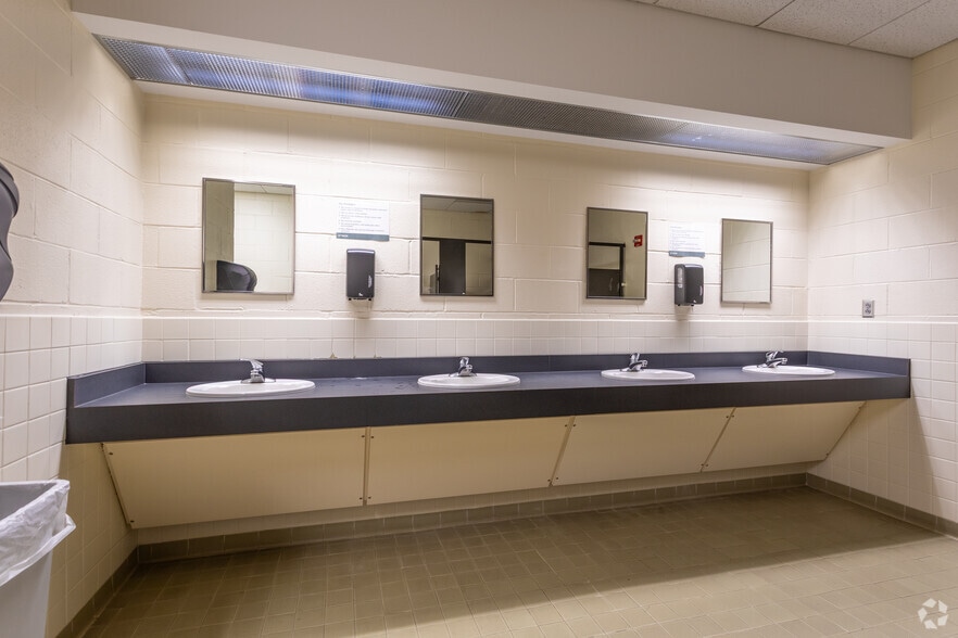 More Photos Of 2 Triangle Dr, Research Triangle Park Flex For Lease