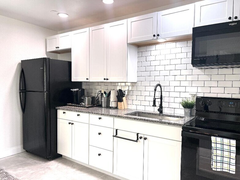 More Photos Of 11740 N 17th St, Tampa Apartments For Sale