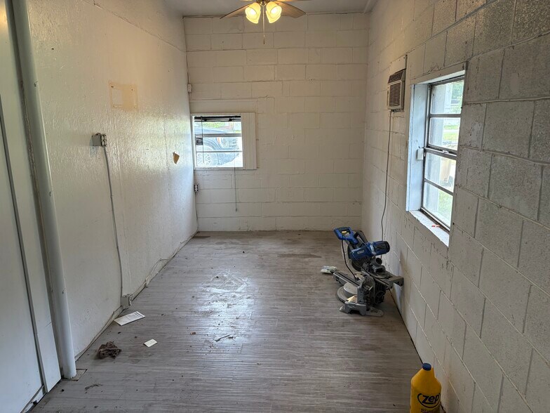 More Photos Of 2707 US Highway 80, Bloomingdale General Retail For Sale