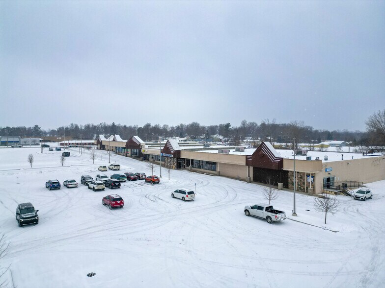 More Photos Of 579-605 N Cedar St, Imlay City Storefront For Lease